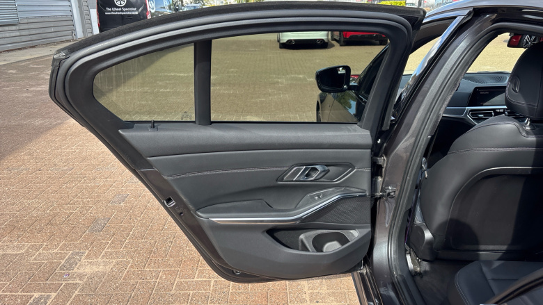 BMW 3 Series 320i M Sport 4dr Step Auto [Pro Pack] Petrol Saloon